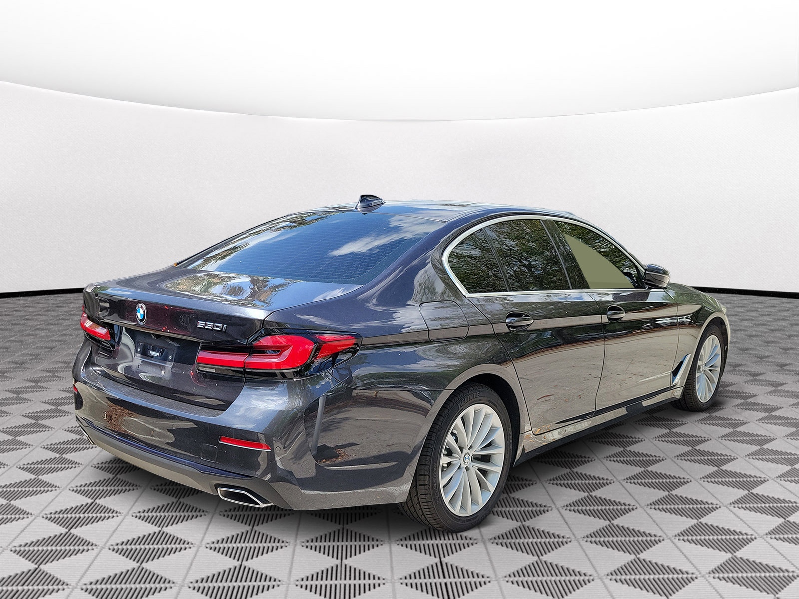 Used 2023 BMW 530i w/ Premium Package RWD image 4