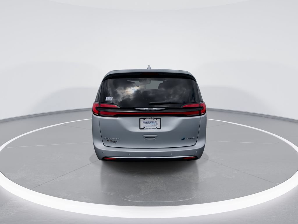 Used 2022 Chrysler Pacifica Limited w/ Uconnect Theater Family Group FWD image 7