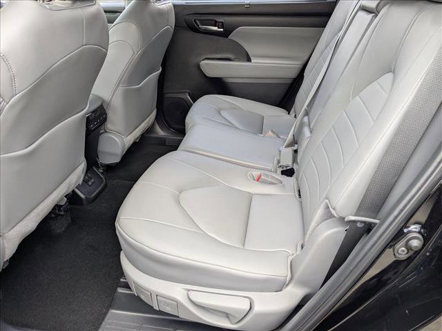Used 2025 Toyota Highlander XLE image 20