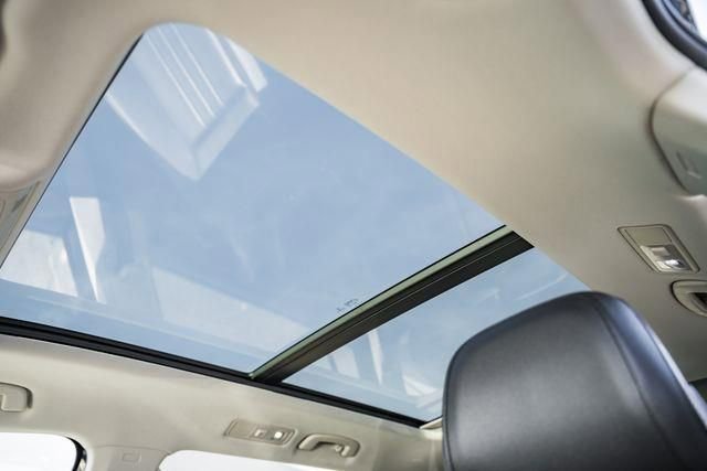 Used 2022 Volkswagen Tiguan SE w/ Panoramic Sunroof Package image 31