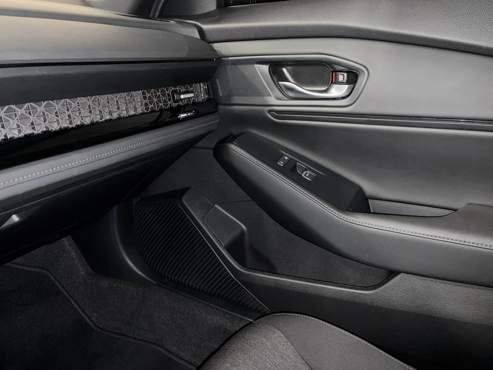 Certified 2024 Honda Accord Sport image 33