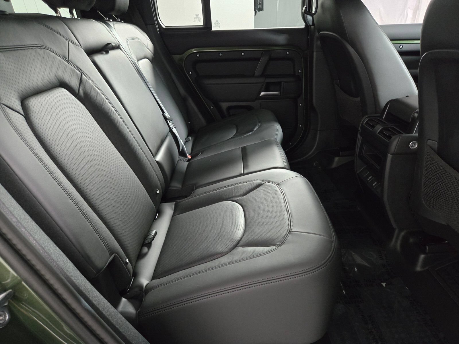 New 2026 Land Rover Defender 110 X-Dynamic SE AWD/4WD image 18