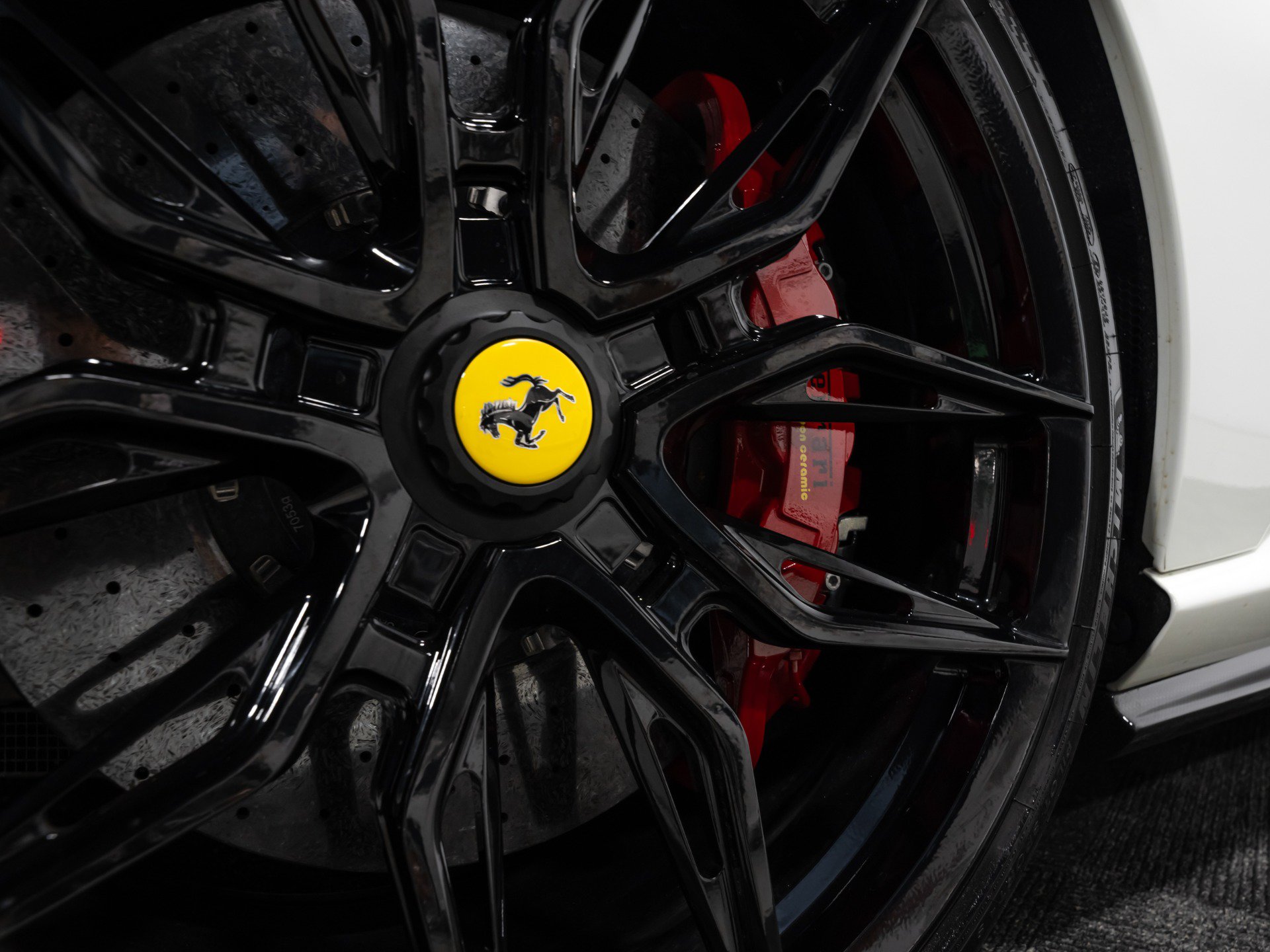 Used 2023 Ferrari 812 GTS RWD image 32