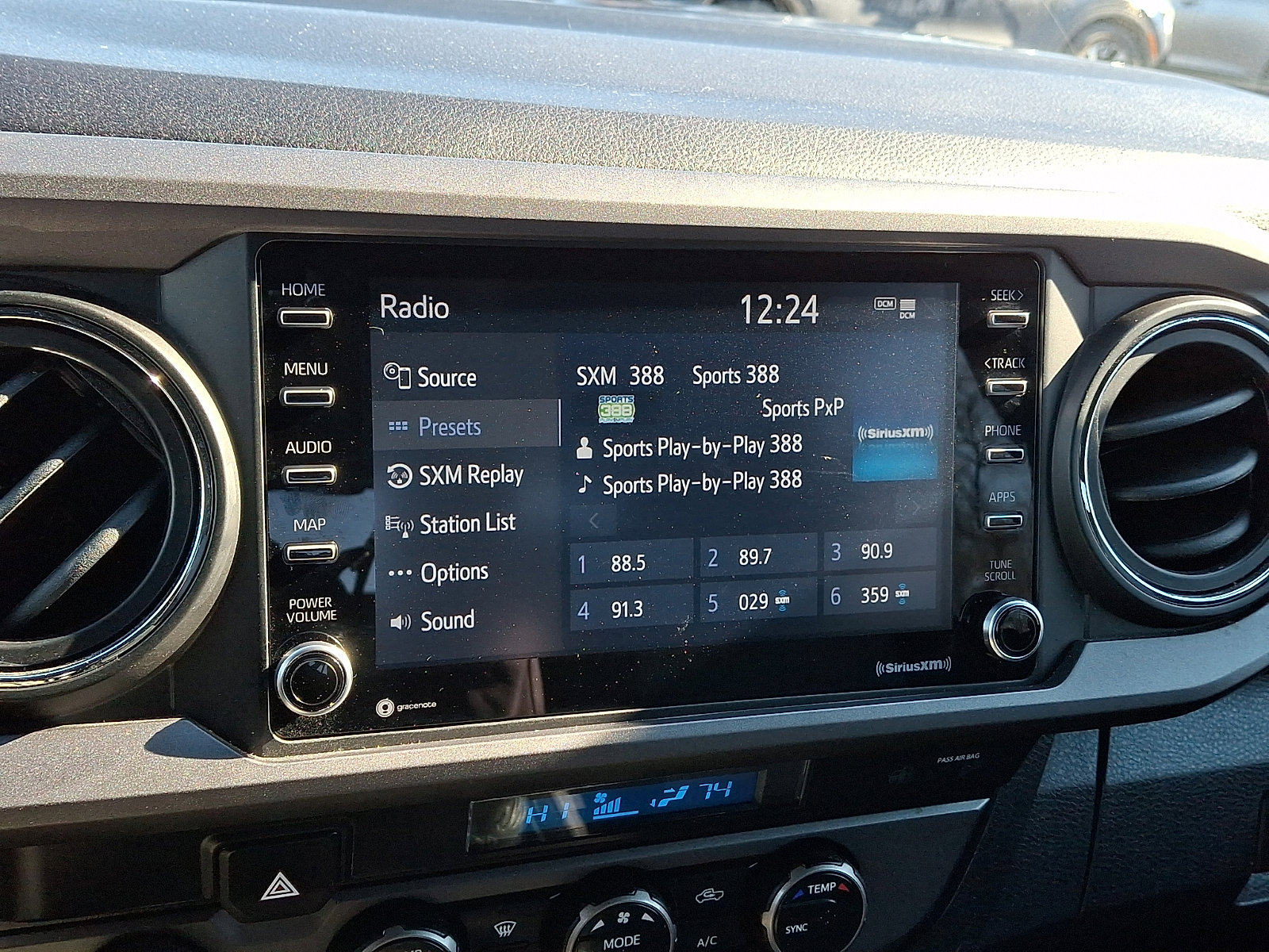 Used 2022 Toyota Tacoma TRD Off-Road image 15