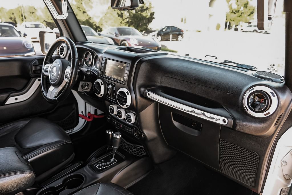 Used 2015 Jeep Wrangler Unlimited Sahara w/ Quick Order Package 24X image 9