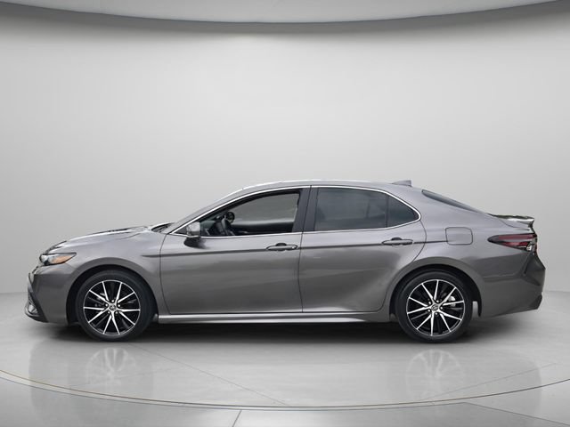Used 2024 Toyota Camry SE FWD image 3