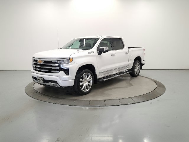 Used 2024 Chevrolet Silverado 1500 High Country w/ High Country Premium Package AWD/4WD image 4