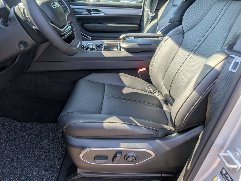 New 2026 Jeep Grand Wagoneer 4WD image 12