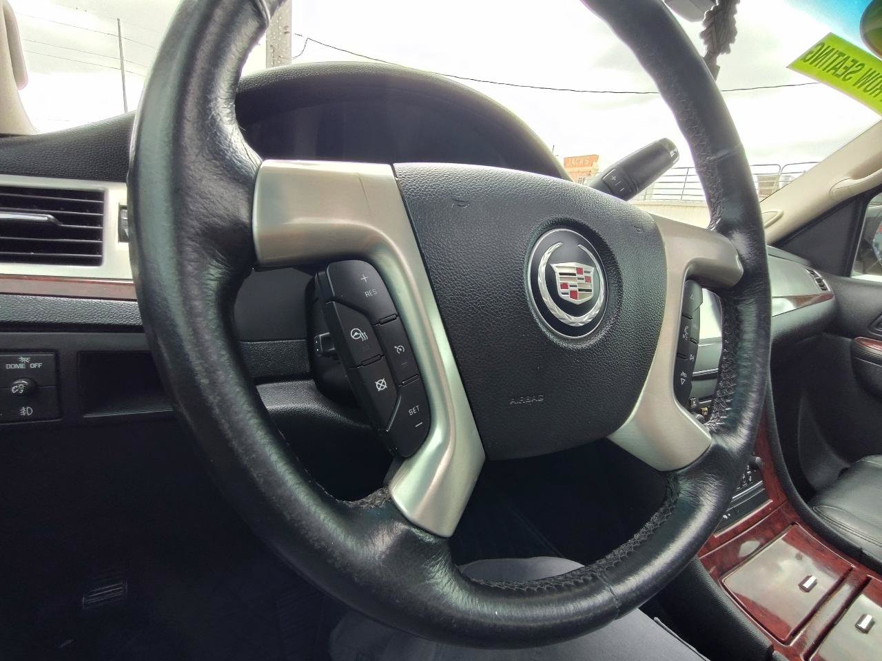 Used 2012 Cadillac Escalade Luxury RWD image 17