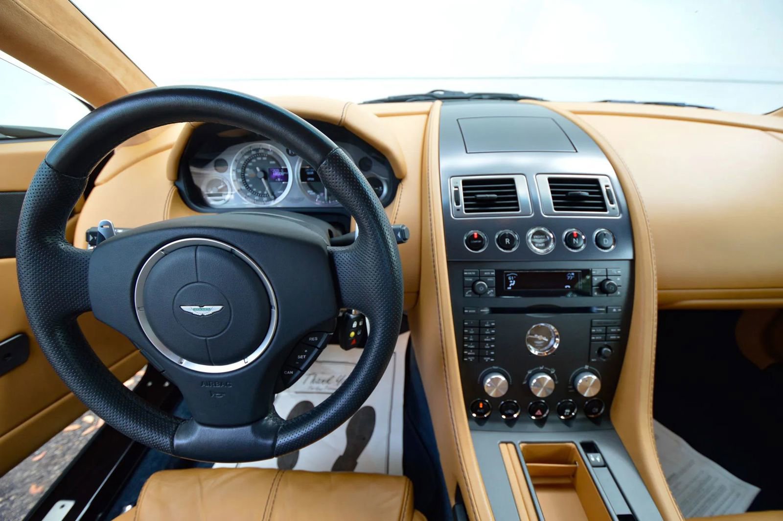 Used 2008 Aston Martin V8 Vantage Coupe image 32