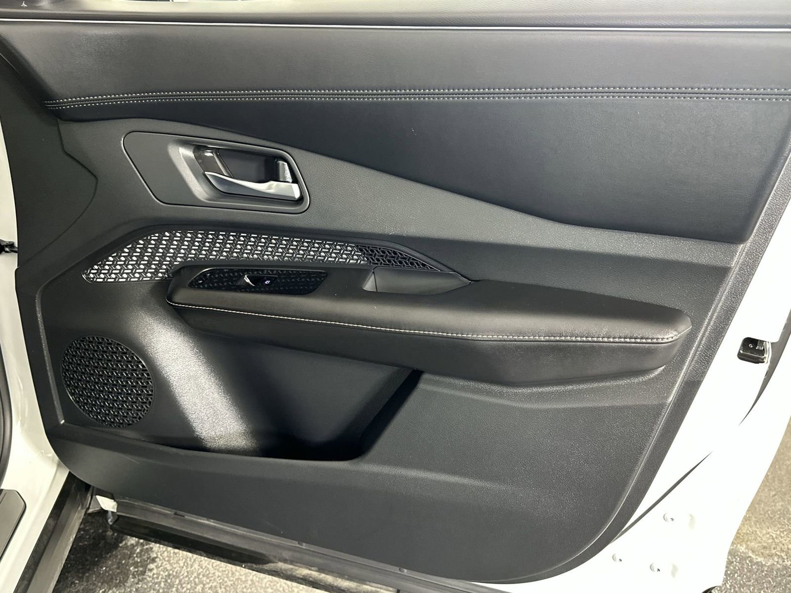 Certified 2024 Nissan Ariya AWD image 29