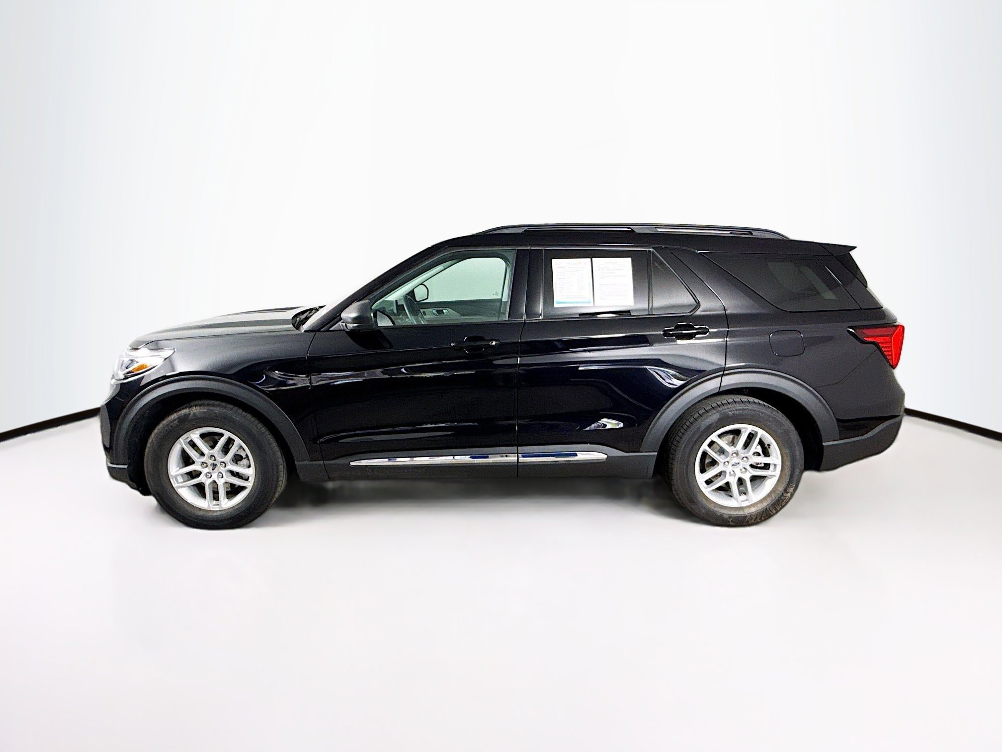 Used 2025 Ford Explorer Active image 7