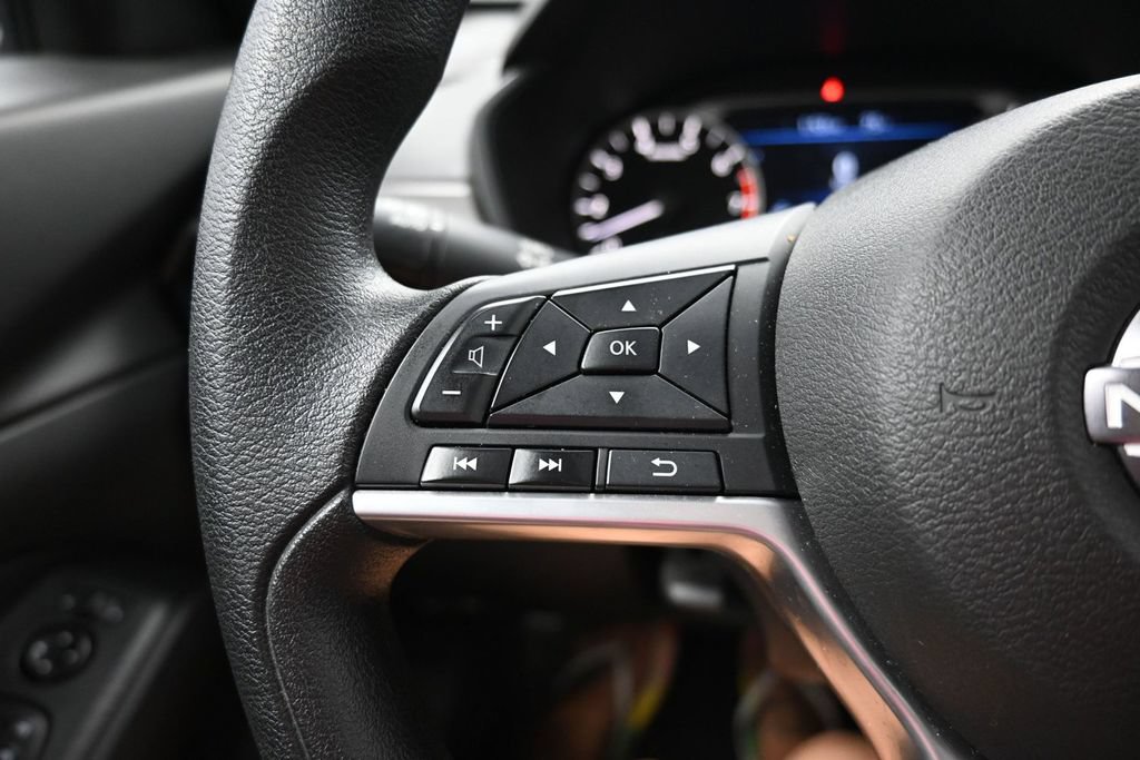 Used 2025 Nissan Altima 2.5 SV FWD image 12