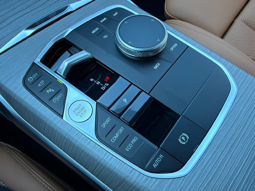 New 2026 BMW 330i Sedan w/ Premium Package RWD image 18