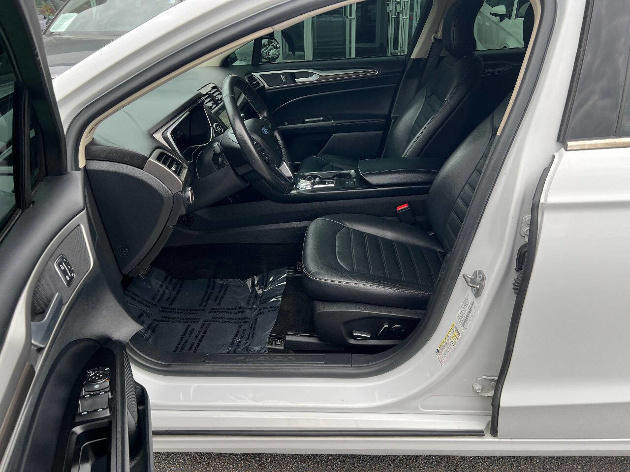 Used 2018 Ford Fusion SE w/ Equipment Group 602A FWD image 19
