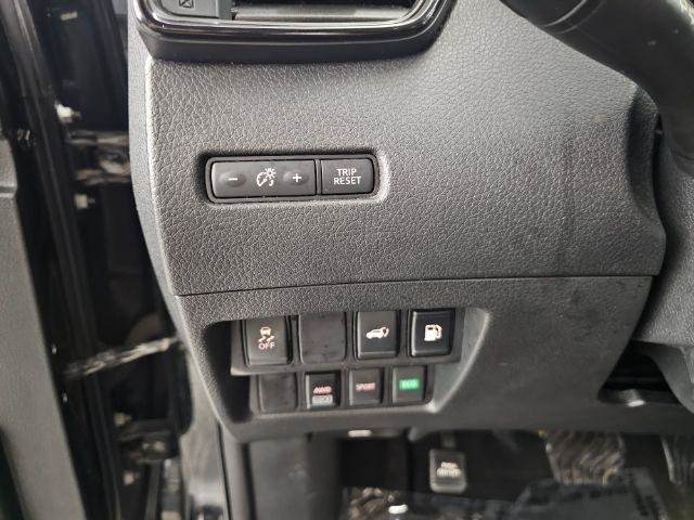 Used 2018 Nissan Rogue SV AWD/4WD image 15