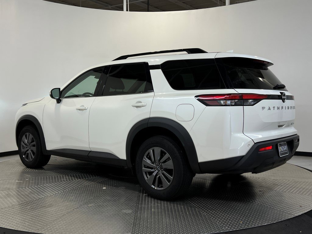 Used 2024 Nissan Pathfinder SV image 5