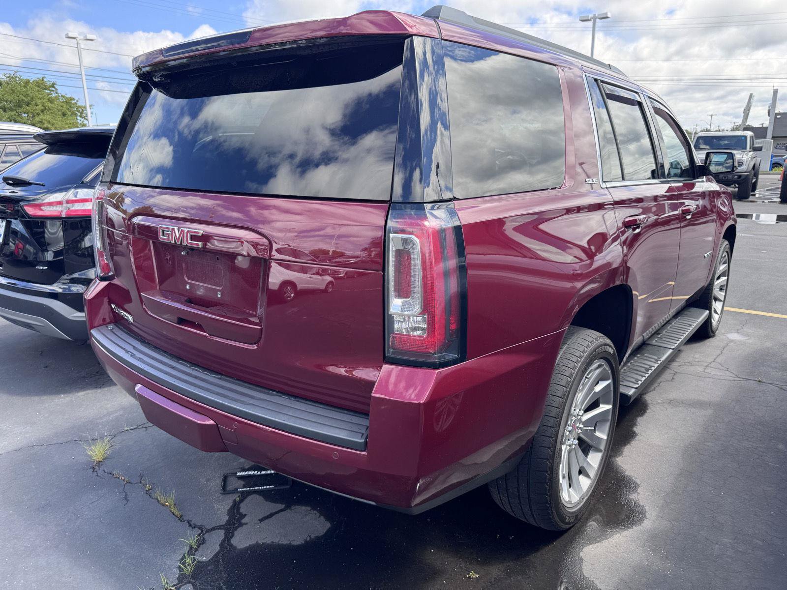 Used 2020 GMC Yukon SLE AWD/4WD image 4