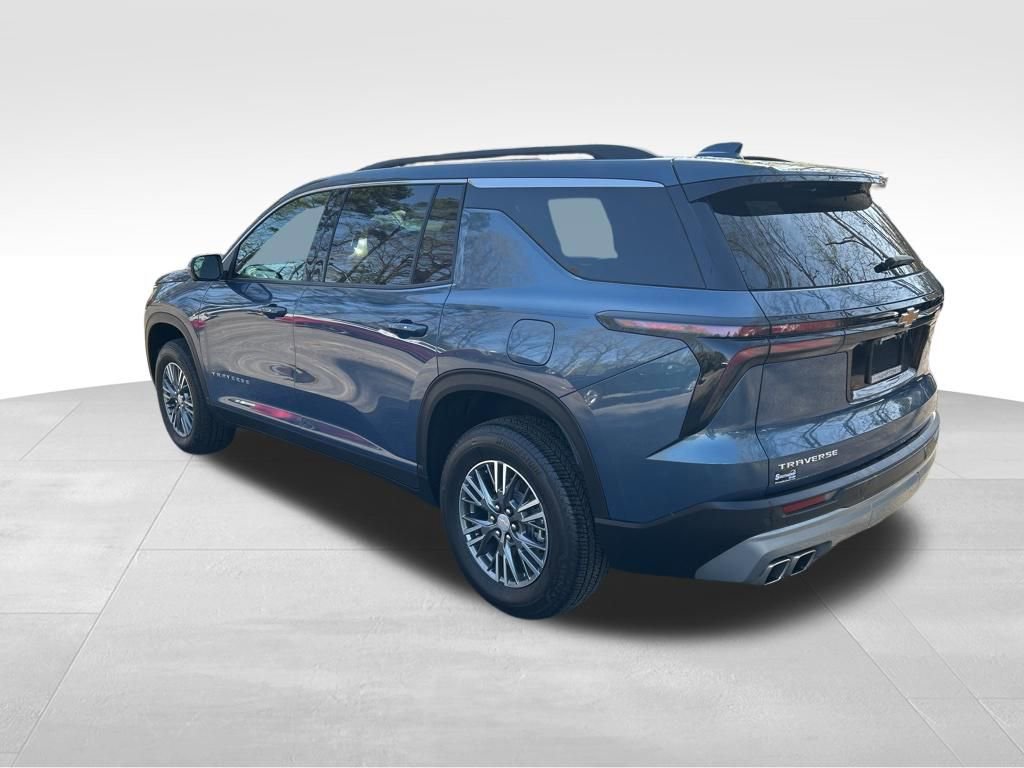 Used 2024 Chevrolet Traverse LT w/ Trailering Package image 3