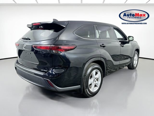 Used 2024 Toyota Highlander LE AWD/4WD image 2