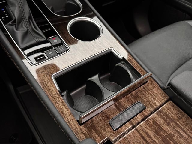 Used 2025 Toyota Sienna Limited image 43