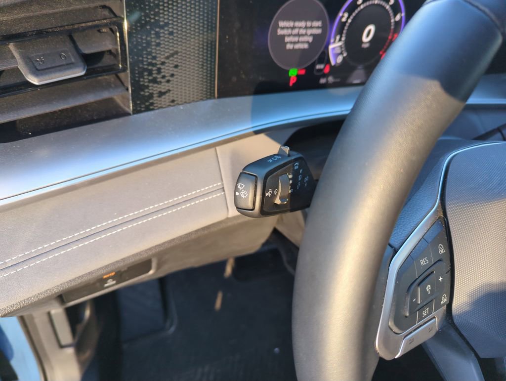 Certified 2025 Volkswagen Tiguan SE image 20