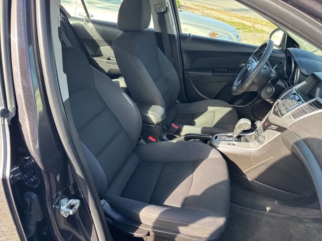 Used 2016 Chevrolet Cruze LT w/ Technology Package image 19