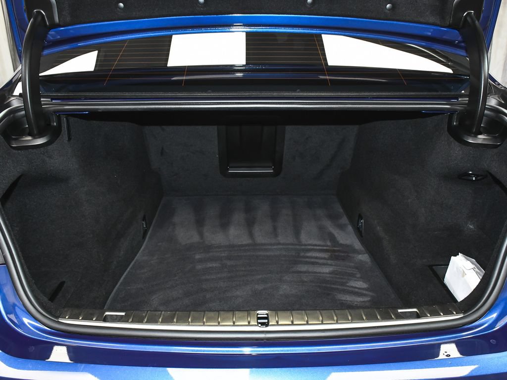 Used 2022 BMW ALPINA B7 xDrive w/ Luxury Rear Seating Package AWD/4WD image 97