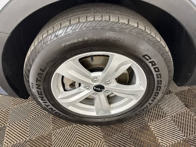Certified 2024 Kia Sorento LX FWD image 30