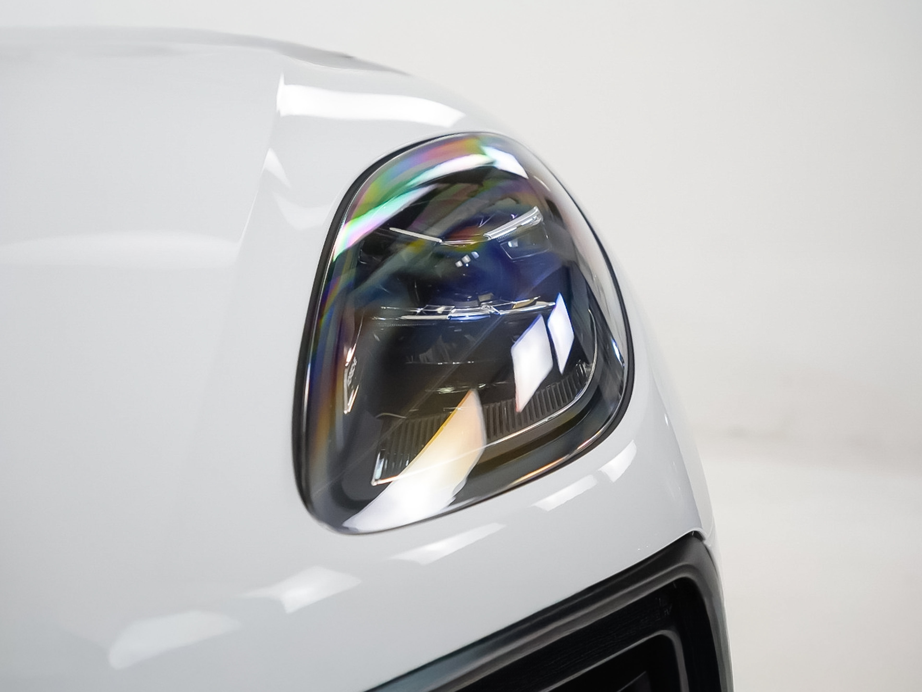 Certified 2026 Porsche Macan Turbo AWD/4WD image 6
