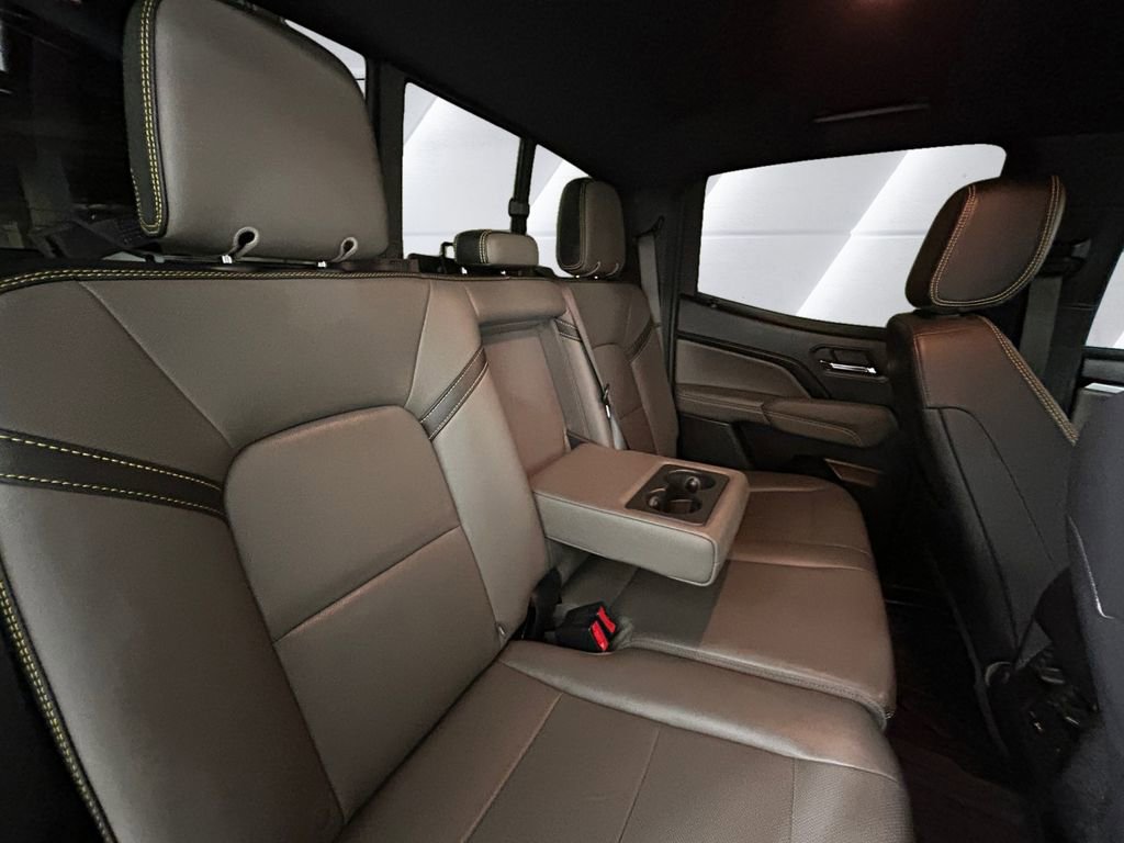 Used 2024 Chevrolet Colorado ZR2 w/ ZR2 Convenience Package III image 16