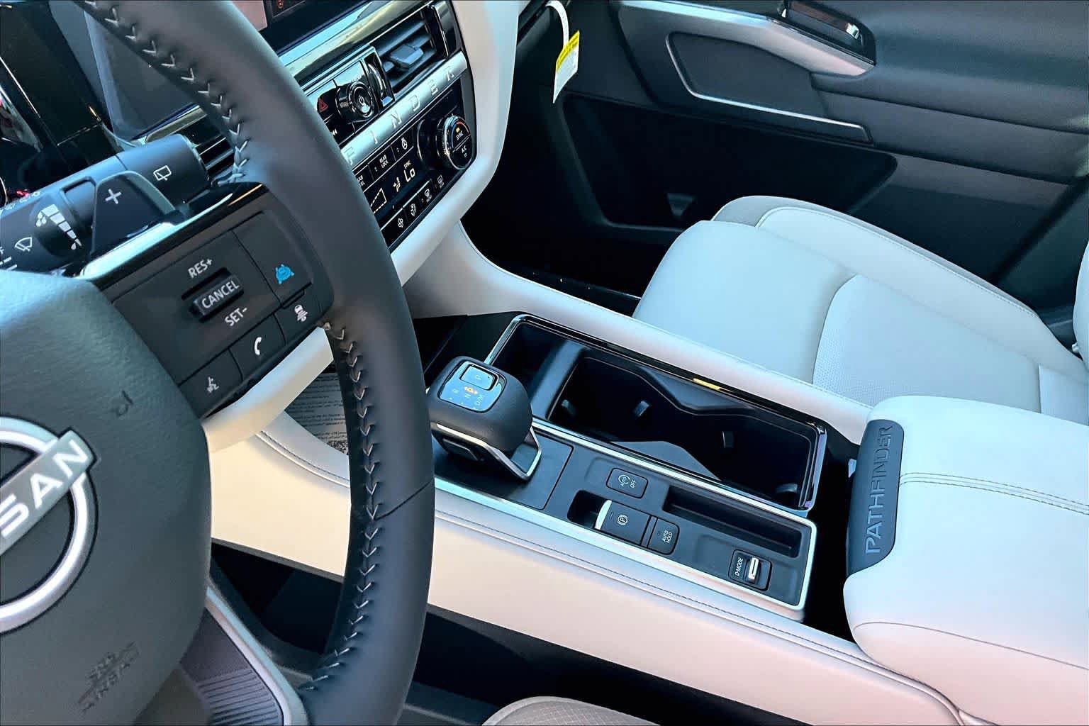 New 2026 Nissan Pathfinder SL w/ SL Premium Package FWD image 11