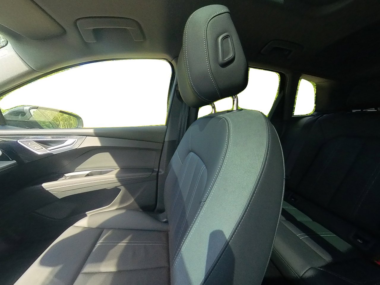 Used 2025 Audi Q4 e-tron Premium Plus image 40