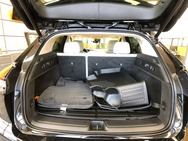Used 2022 Buick Envision Avenir w/ Technology Package II AWD/4WD image 23