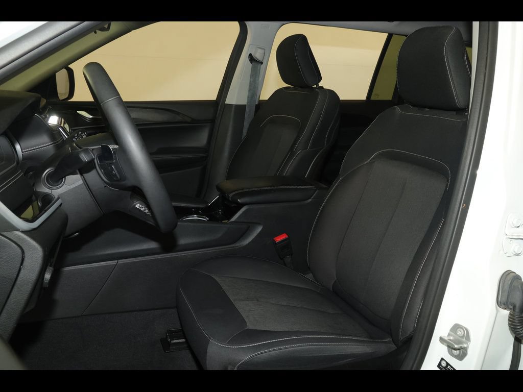 Certified 2023 Jeep Grand Cherokee L Laredo w/ Luxury Tech Group I AWD/4WD image 24