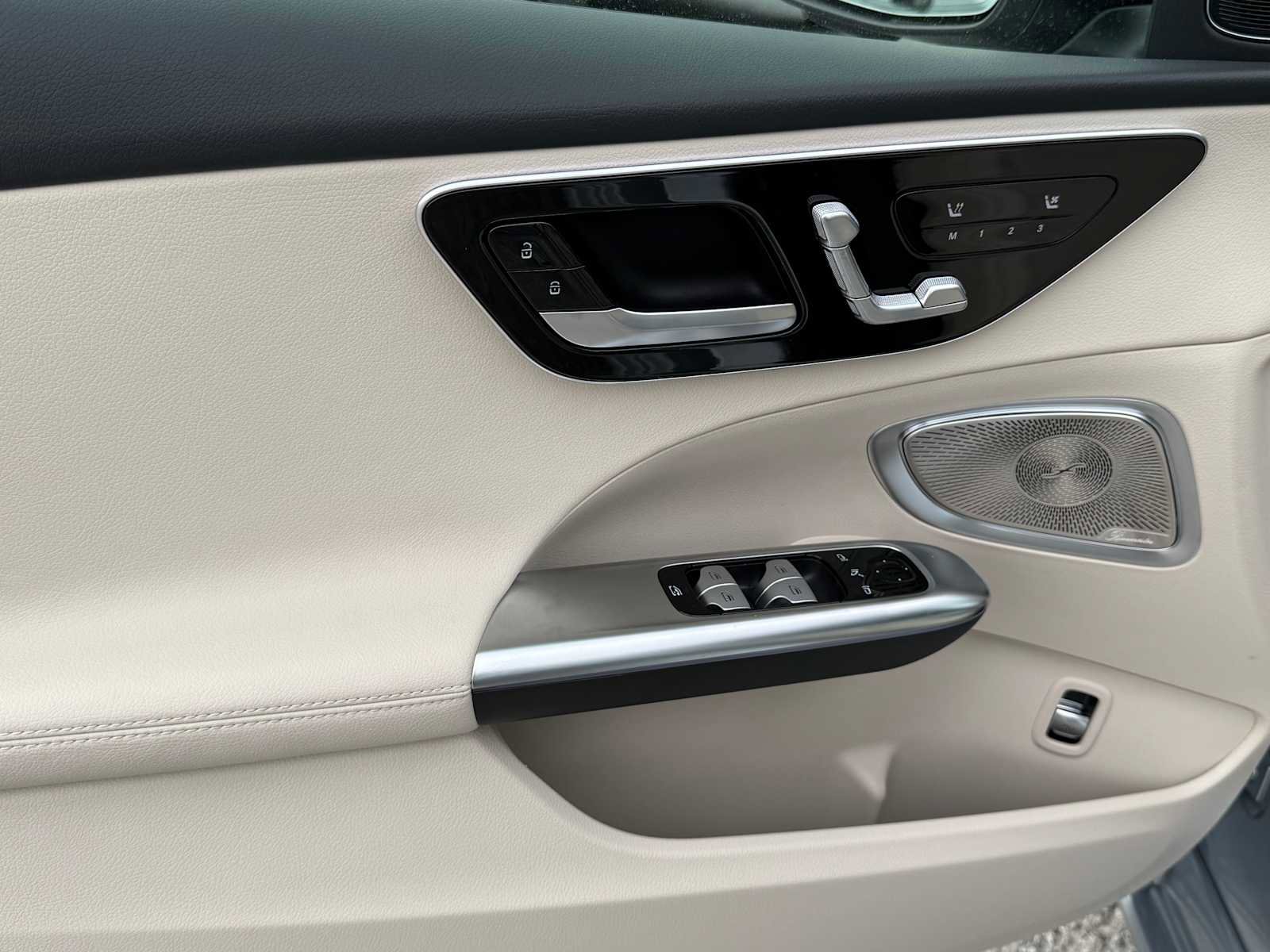 Used 2025 Mercedes-Benz C 300 4MATIC Sedan image 12