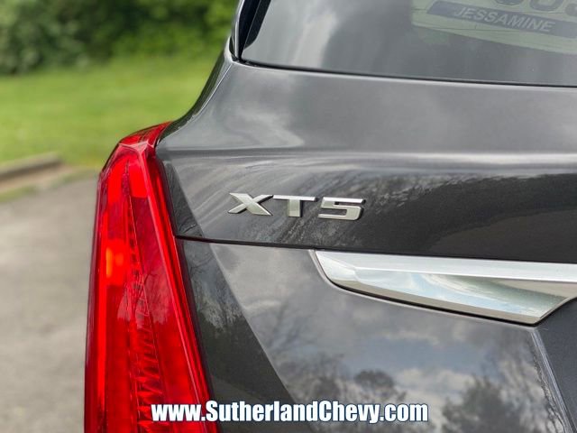 Used 2018 Cadillac XT5 Premium Luxury w/ Driver Assist Package image 11