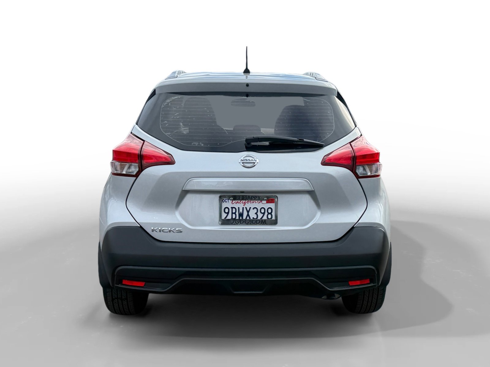 Used 2018 Nissan Kicks S image 4