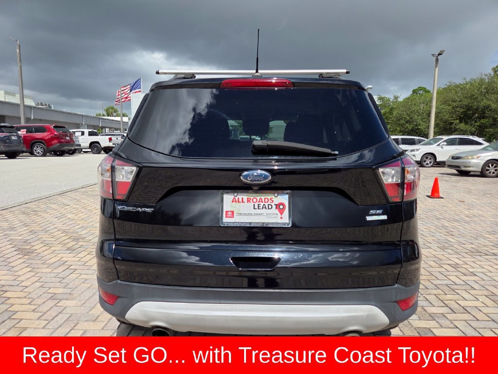 Used 2018 Ford Escape SE w/ SE Sync 3 Package FWD image 11
