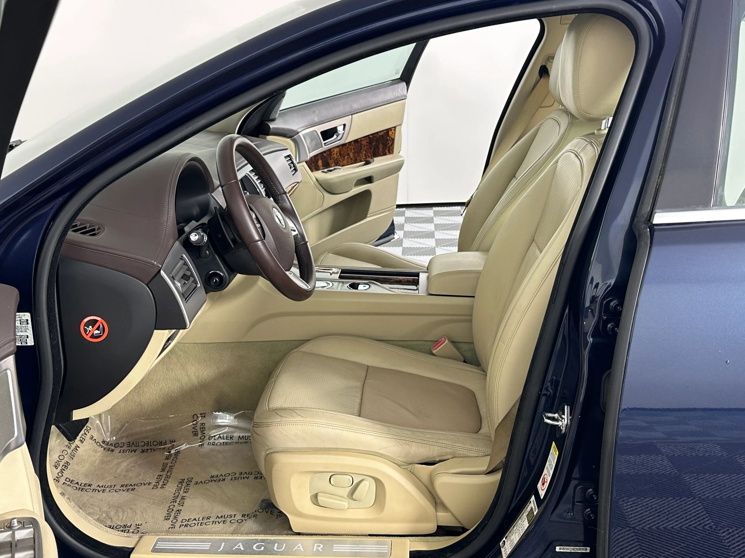 Used 2009 Jaguar XF Premium image 16