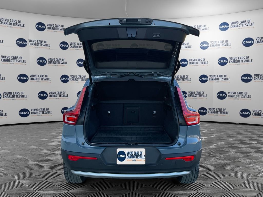 Certified 2023 Volvo XC40 B5 Ultimate w/ Protection Package Premier image 11