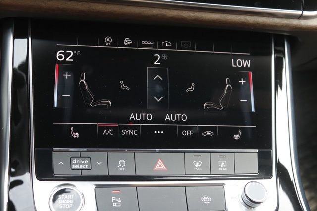 Used 2024 Audi Q8 Premium image 29