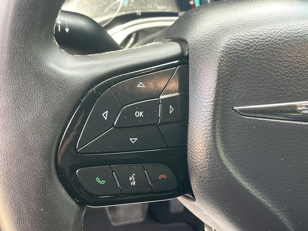 Used 2025 Chrysler Pacifica Limited FWD image 34
