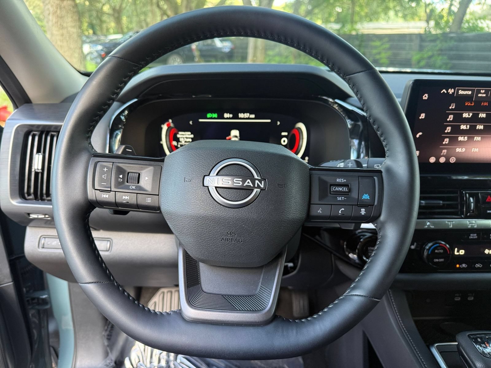 Used 2026 Nissan Pathfinder SL FWD image 27