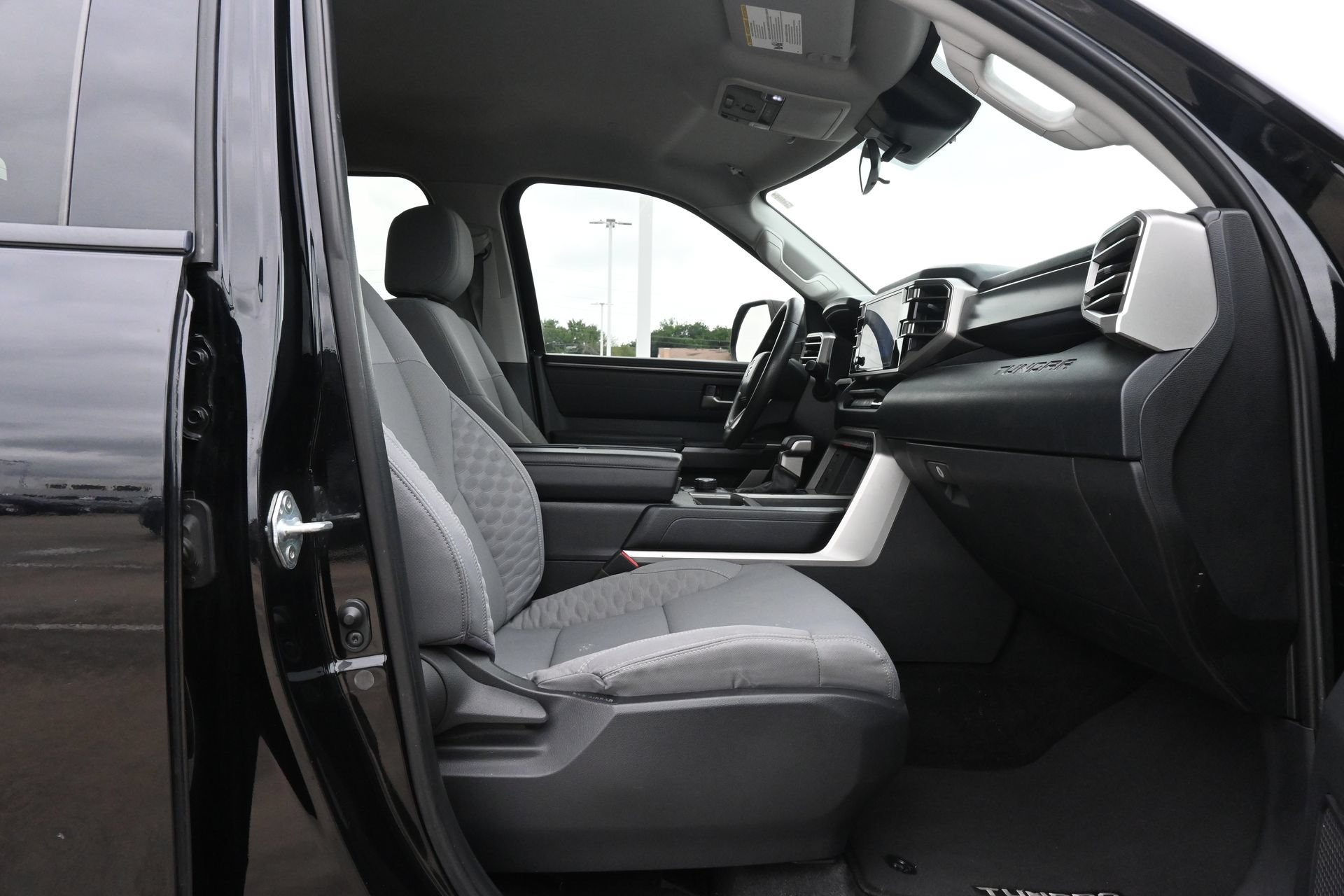 Used 2022 Toyota Tundra SR5 AWD/4WD image 24