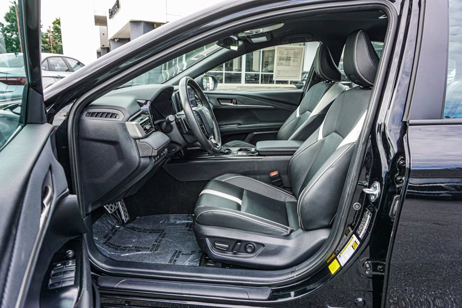 Used 2025 Toyota Camry SE image 17