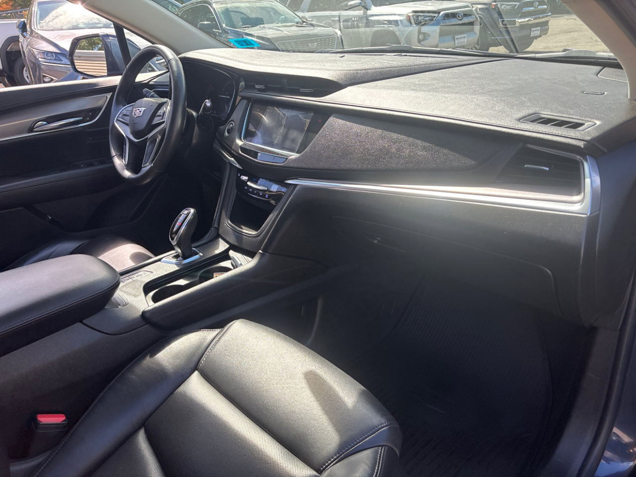 Used 2018 Cadillac XT5 Luxury w/ Driver Awareness Package image 16