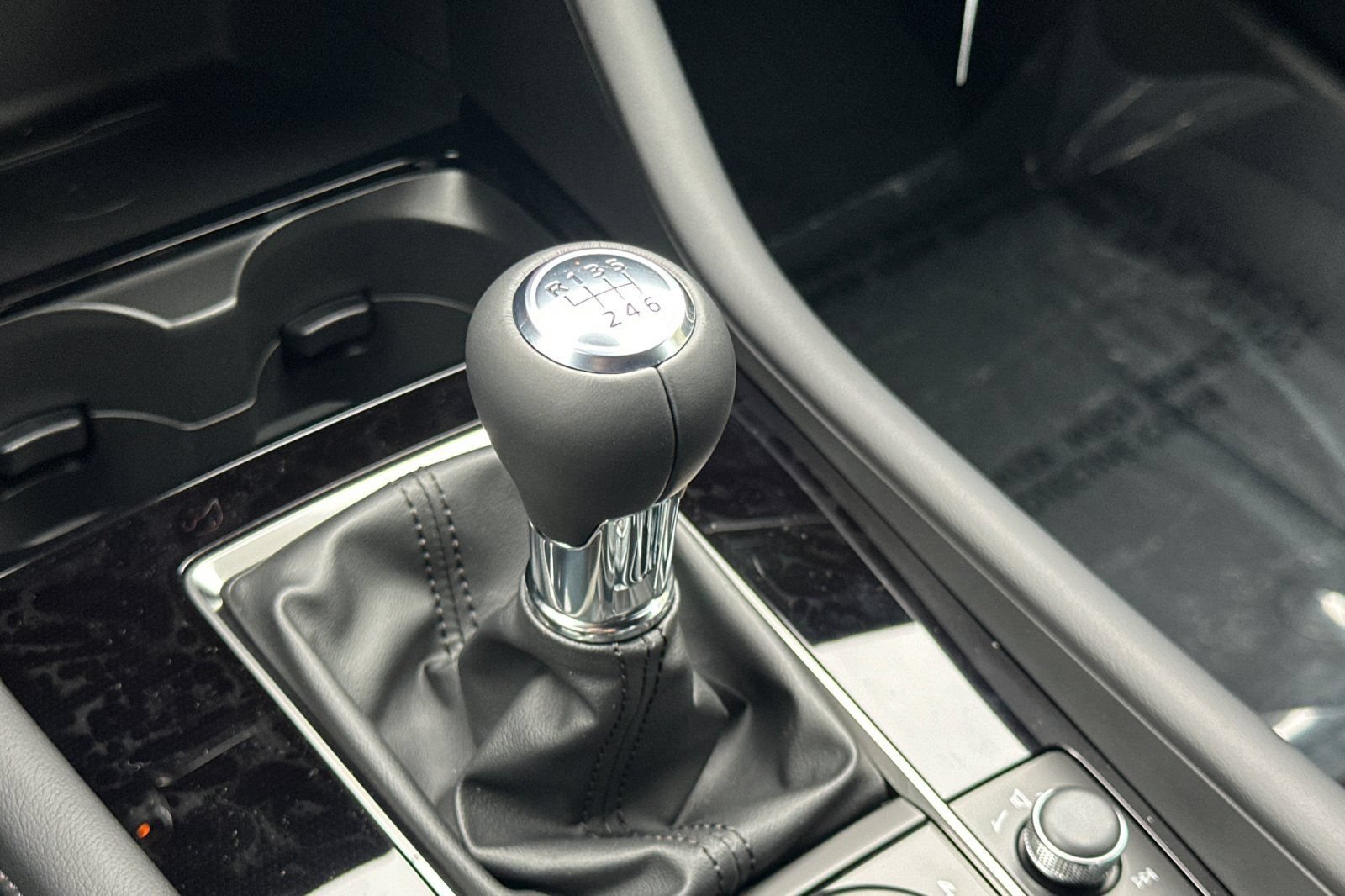 New 2026 MAZDA MAZDA3 2.5 S Hatchback w/ Premium Pkg FWD image 19