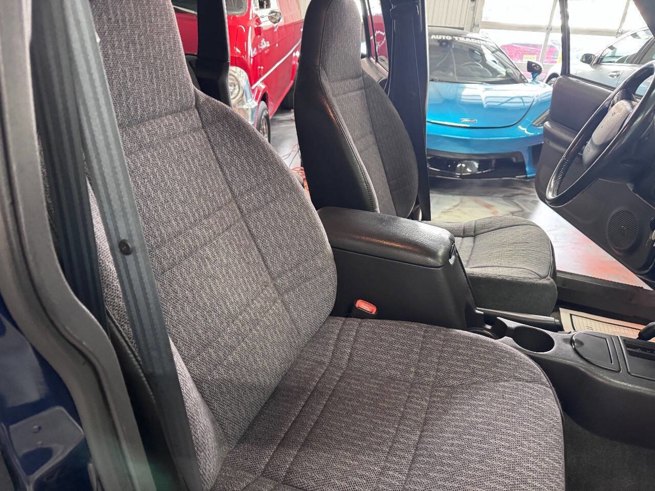 Used 2001 Jeep Cherokee Sport image 16