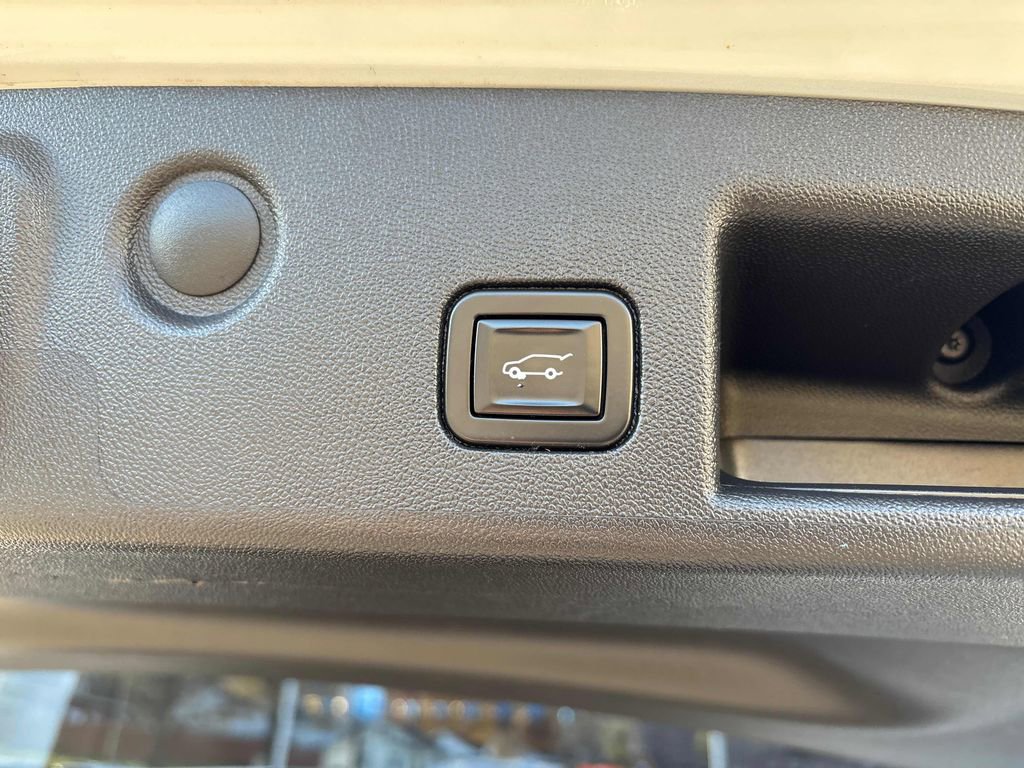 Used 2021 Chevrolet Equinox LT w/ Driver Convenience Package image 47